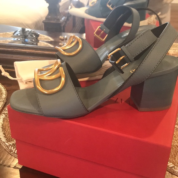 Valentino - Picture 4 of 10